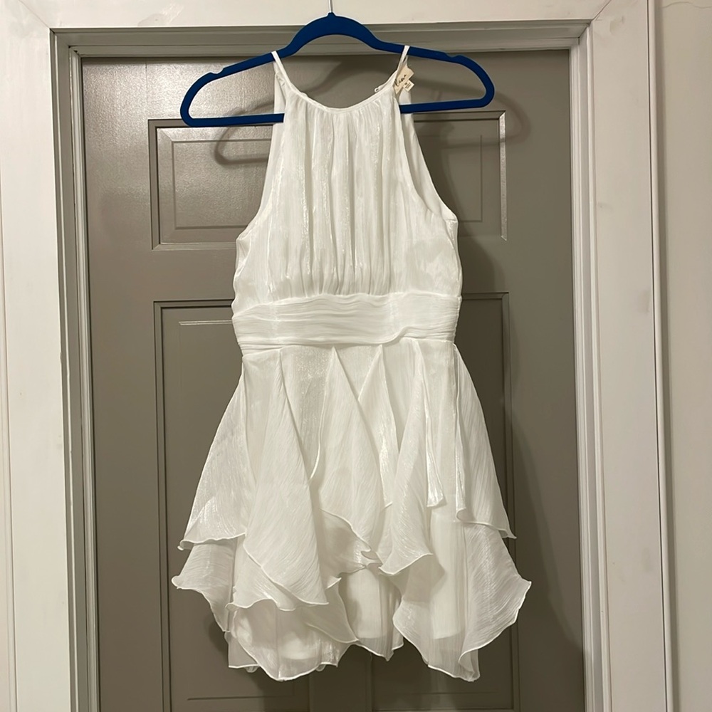 Vici. Mini ruffle white dress